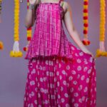 Aayushi Dholakia Instagram – 1 Outfit, 3 Ways to Wear it🌸✨ 
Tell me which style did you like the most!!😋
.
.
.
.
.
Wearing: @bhavanas_studio 
HMU: @plumzstudio 
Shot and edited by: @artofpixels_studio 
#weddingguestoutfit #traditionaloutfit #designeroutfits #weddingoutfit #weddingguests #fashioncreator