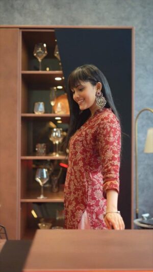 Aayushi Dholakia Instagram - Are you looking for a solution to your kitchen problems?

Exploring Kuche7's kitchens is like stepping into wonderland!

Stainless steel everything, and the magic is real.

Whether you're bored of your kitchen, or moving to a new home, Kuche7 kitchens are the best choice.

Every detail, every feature—it's the perfect kitchen solution. 

#Kuche7 #Kuche7Kitchens #Kuche7Showroom #MyDreamKitchen #KitchenGoals #reels #furnitureshop #finefurniture #furniture  #kitchenfurniture