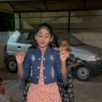 Aayushi Dholakia Instagram – No better way to start the year with smiles and sweet treats🥰🧁🌟
Hosted these bunch of girls to a mini Secret Santa filled with dancing, singing, gifts, joy and cakessss🫶🏻
PS. SWIPE TO WATCH THESE GIRLS TEACHING ME REEL DANCE🙈😋🕺 
.
.
.
.
.
.
#actsofkindness #initiative #peoplehelpingpeople #communitybuilding #socialresponsibility