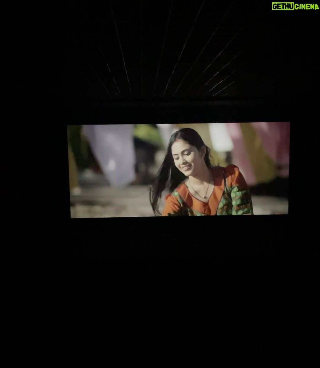 Aayushi Dholakia Instagram - Playing Hansa Ben in REEL life and then meeting her in REAL life🧿❤️ This film has not only given me a beautiful opportunity to experience life through someone else’s eyes but also journey has truly inspired me. Thank you @vanrajsinh_sisodia @rudramotionfilms_ for trusting me with this role🙏🏻 @ojasrawal first are also special and you made this one memorable🥰💖 2 of many Silver Screen Appearance🤞🏻🧿❤️ #filmportrait #firstoftheroll #actressgallery #filmshoot #workingactor #actress
