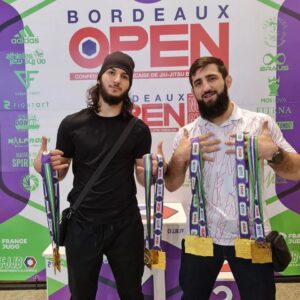 Abdoul Abdouraguimov Instagram - The Lazy brothers are happy😃!!
Week end réussi pour nous... 
Khinkal maintenant🍽️