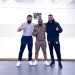 Abdoul Abdouraguimov Instagram - Ce week-end nous avons eu la visite de plusieurs célébrités du monde du combat !!! D'abord @lazykingmma , le meilleur combattant de MMA 🤼‍♂️ de France 🇫🇷 et sûrement un bel avenir à l'UFC, et son coach @betoramosbjj de l'équipe De la Riva Nantes ! Merci pour la visite !!! Et succès dans votre carrière !!! #lifeacademy #friends #jiujitsu #france #bordeaux #oss #oiee @rvca_europe @shoyoroll.europe @joaoferrazbc @betoramosbjj @lazykingmma Life Academy Bordeaux