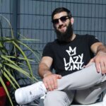 Abdoul Abdouraguimov Instagram - Nouvelle collection Bogoss mieux que Hugo Boss! Les LazY t-shirts sont disponibles sur le lien mis en bio⬆️ ( https://lazykingmma.com/) Édition limitée... 👕 : @muranomarquages 📸 : @l.adee