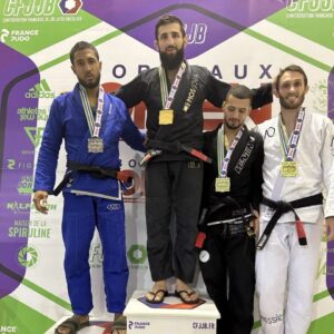 Abdoul Abdouraguimov Instagram - Compétition de jjb a bordeaux, je vais rarement en compétition à cause du MMA qui me prend beaucoup de temps mais les sensations étaient bonnes je suis revenu par quoi j'ai commencé le jiu-jitsu brésilien avec mon coach @betoramosbjj. 🤙
J'aimerais faire Inn Shaa Allah, les championnats de France...