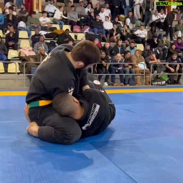 Abdoul Abdouraguimov Instagram - Compétition de jjb a bordeaux, je vais rarement en compétition à cause du MMA qui me prend beaucoup de temps mais les sensations étaient bonnes je suis revenu par quoi j'ai commencé le jiu-jitsu brésilien avec mon coach @betoramosbjj. 🤙 J'aimerais faire Inn Shaa Allah, les championnats de France...