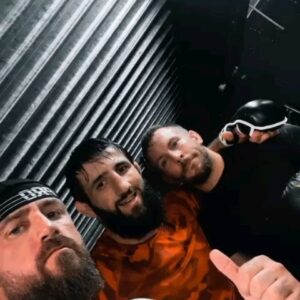 Abdoul Abdouraguimov Instagram - Après une petite pause cette été, je suis parti me refaire une santé au FMC Performance Cente📈🧬.
Merci à Clément Marcou et Fred pour ce Camp très instructif et les nombreux conseils.
Ces gars là sont des savants 🧠, il mérite leur réputation ! 🪐

Stay tuned, bientôt je vais annoncer du nouveau. 👑🦥