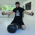 Abdoul Abdouraguimov Instagram - Nouvelle collection Bogoss mieux que Hugo Boss! Les LazY t-shirts sont disponibles sur le lien mis en bio⬆️ ( https://lazykingmma.com/) Édition limitée... 👕 : @muranomarquages 📸 : @l.adee