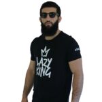 Abdoul Abdouraguimov Instagram - Nouvelle collection Bogoss mieux que Hugo Boss! Les LazY t-shirts sont disponibles sur le lien mis en bio⬆️ ( https://lazykingmma.com/) Édition limitée... 👕 : @muranomarquages 📸 : @l.adee