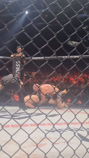 Abdoul Abdouraguimov Instagram - This legendary finish might be EVEN BETTER with the ARENA cage side P.O.V! 🎥🤤

#ARES11