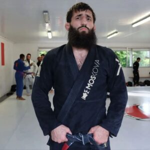 Abdoul Abdouraguimov Instagram - On se prépare, on s'entraîne, toujours dans la bonne humeur et l'échange.💙

#mmafighter #mma #bjj #bjjlifestyle