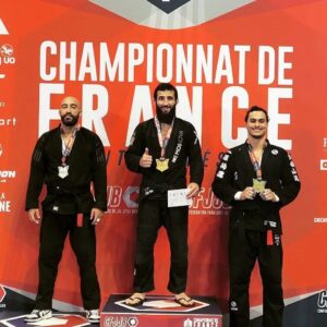 Abdoul Abdouraguimov Instagram - Retour du championnat de France avec une première place en -100kg et une deuxième place en absolut. Je suis plutôt fière de moi, des erreurs a corriger je retournes au labo aiguiser encore tout ça. C'est une bonne expérience ça me permet de rester mentalement prêt pour des compétitions de haut niveau surtout pour la suite de ma carrière en MMA. 

Cette première moitié d'année est plutôt bonne j'ai réussi à participer aux grande compétitions nationale ( grappling, jjb) en plus de mon combat pour la double ceinture d'Ares...Cependant l'année n'est pas finie on espère des choses plus grandes à affronter à l'avenir. El Hamdullilah☝️