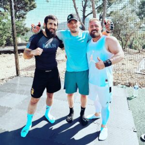 Abdoul Abdouraguimov Instagram - Super moment de partage à travers une même passion 💪
Un immense merci a @juldetp et son équipe pour le magnifique accueil 💪🙏
A très vite les amis 💪🔥 
#mma #jul #marseille #sport #boxe #boxing #entrainement #passion #partage
