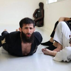 Abdoul Abdouraguimov Instagram - On se prépare, on s'entraîne, toujours dans la bonne humeur et l'échange.💙

#mmafighter #mma #bjj #bjjlifestyle