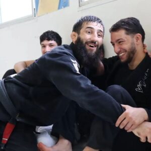 Abdoul Abdouraguimov Instagram - On se prépare, on s'entraîne, toujours dans la bonne humeur et l'échange.💙

#mmafighter #mma #bjj #bjjlifestyle