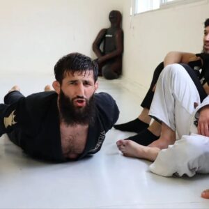 Abdoul Abdouraguimov Instagram - On se prépare, on s'entraîne, toujours dans la bonne humeur et l'échange.💙

#mmafighter #mma #bjj #bjjlifestyle