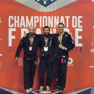 Abdoul Abdouraguimov Instagram - Retour du championnat de France avec une première place en -100kg et une deuxième place en absolut. Je suis plutôt fière de moi, des erreurs a corriger je retournes au labo aiguiser encore tout ça. C'est une bonne expérience ça me permet de rester mentalement prêt pour des compétitions de haut niveau surtout pour la suite de ma carrière en MMA. 

Cette première moitié d'année est plutôt bonne j'ai réussi à participer aux grande compétitions nationale ( grappling, jjb) en plus de mon combat pour la double ceinture d'Ares...Cependant l'année n'est pas finie on espère des choses plus grandes à affronter à l'avenir. El Hamdullilah☝️