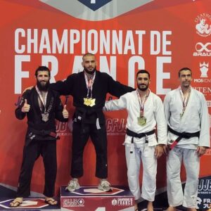 Abdoul Abdouraguimov Instagram - Retour du championnat de France avec une première place en -100kg et une deuxième place en absolut. Je suis plutôt fière de moi, des erreurs a corriger je retournes au labo aiguiser encore tout ça. C'est une bonne expérience ça me permet de rester mentalement prêt pour des compétitions de haut niveau surtout pour la suite de ma carrière en MMA. 

Cette première moitié d'année est plutôt bonne j'ai réussi à participer aux grande compétitions nationale ( grappling, jjb) en plus de mon combat pour la double ceinture d'Ares...Cependant l'année n'est pas finie on espère des choses plus grandes à affronter à l'avenir. El Hamdullilah☝️