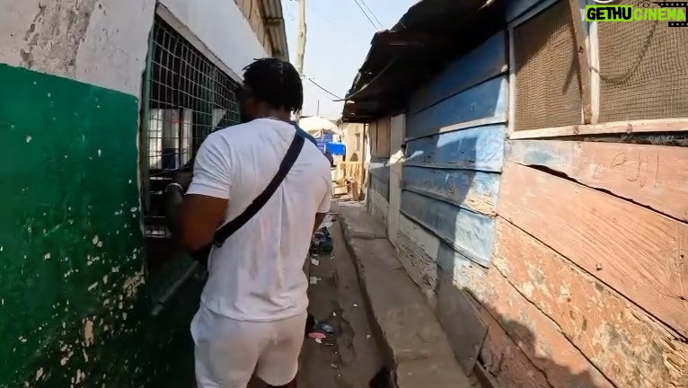 Abdul Razak Alhassan Instagram - Video and me talking isn’t great. I don’t like hearing myself talk 😂😂😂 but wanted to show glimpse of the neighborhood I grew up in. It’s been more than 17 years and the place looks almost the same