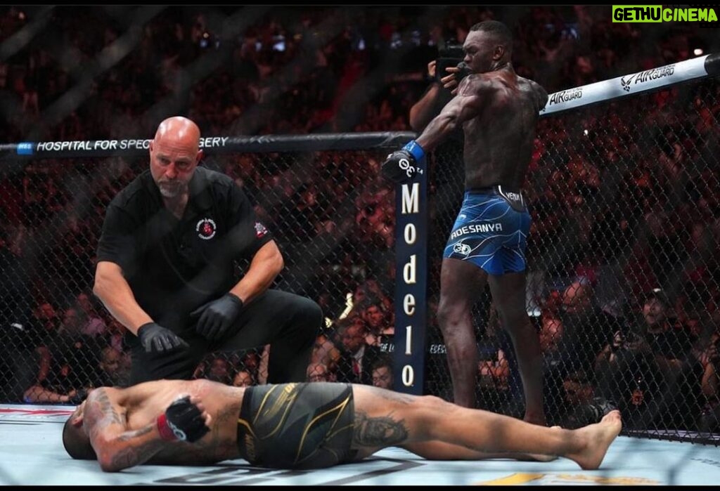 Abdul Razak Alhassan Instagram - This picture is priceless!!! Powerful! @stylebender brother we are proud of you! Every body counted you out and you proved them wrong!!!! . . . . #mamaafrica #africa #stylebender #revenge #proud #mashaallah