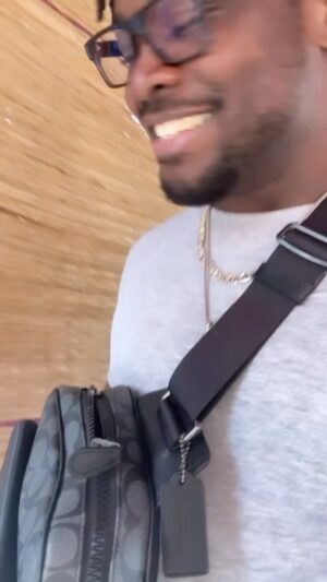 Abdul Razak Alhassan Instagram - Want to share a lil bit my of my childhood with you guys. That bamboo stick or whatever you call it was my mattress that I slept on every night growing up. Haha fun times #ghana #motherafrica #struggles #vital #clip #power #toughness
