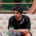Abhishek Kumar Instagram - Abhishek is showing his true friendship, he is growing day by day, he is the only contestant jo kisi ke samne jaa kr confront kr sakta hai . . . Outfit by:- @gritstonesofficial . . #abhishekkumar #abhishekavengers #bb17 #colorstv #jiocinema #endamoleshineindia