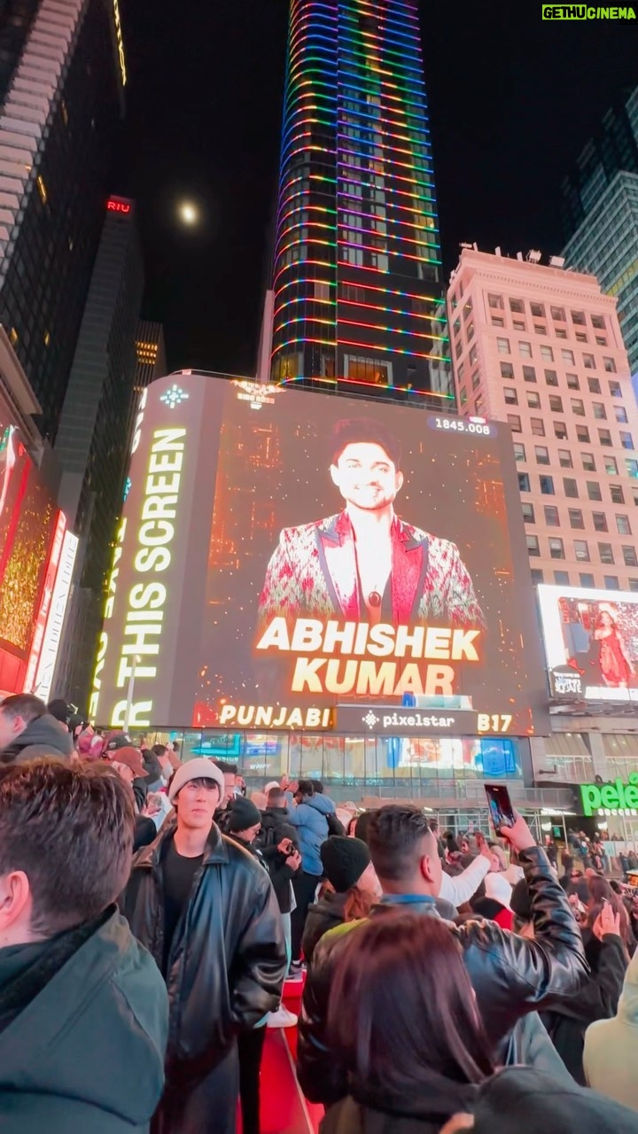 Abhishek Kumar - 506.4K Likes - Kaha se kaha aaa gye , Mandi Gobindgarh to New York, Time Square (Billboard)
.
Thanku everyone for your love and support 🙏❤️
.
.
.
#abhishekavengers #abhishekkumar #bb17 #jiocinema #colorstv #billboard