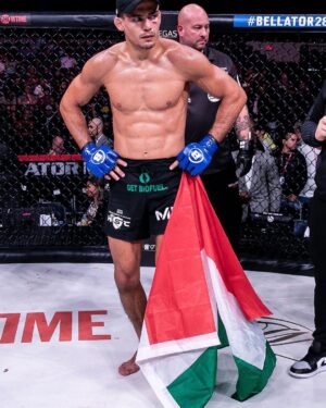 Adam Borics Instagram - 🇺🇸 “I want to be that story kids can look up to, look up to me when they go through something like I did and know that it will be OK,It’s about your mindset and how, if you have the right mindset, you can definitely bounce back and come back stronger than before. I know I really know what I’m capable. The best hasn’t come yet.  Stay tuned!☝️
🇭🇺 „Olyasfajta történetet akarok, amelyre a gyerekek felnézhetnek, felnézhetnek rám, amikor olyan dolgokon mennek keresztül, mint én, és tudják, hogy minden rendben lesz. A gondolkodásmódodról van szó, és arról, hogy ha megvan a megfelelő gondolkodásmódod, akkor biztosan vissza tudsz térni, és erősebben térhetsz vissza, mint korábban. Tudom mire vagyok képes, a java még csak most jön. Köszönöm, hogy velem vagytok! 🇭🇺❤️🏹