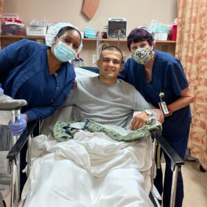 Adam Borics Instagram - 🇺🇸 Surgery ✅ Thank you so much for Dr Gelb! @drgelb  Time to recovery, i will do my best during this time also. I”ll be back!
#Thecomeback
🇭🇺 Túl vagyok a műtéten, soha életembe nem volt ezelőtt műtétem, bevallom őszintén eléggé izgultam előtte. Mindent belefogok adni a felépülésbe, nagyon fogok figyelni a táplálkozás, rehabilitáció terén, hiszek benne, hogyha megadok a testemnek amire szüksége van, akkor gyorsabban fogok gyógyulni. Nagyon szépen köszönöm azoknak akik mellettem vannak. A Kölyök visszatér! 🇭🇺🏹