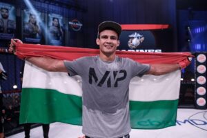 Adam Borics Instagram - 🇭🇺 Augusztus 20. Nemzeti Ünnepünk. Sok éve viszem már harcba magammal minden egyes alkalommal a 🇭🇺-t. Erőt ad számomra, minden egyes alkalommal érzem, hogy nem csak magamért, a családomért megyek harcba, hanem Magyarországért is. Hosszú út volt, teli nehézségekkel… sokszor felakartam adni, de eljött az idő. #AndNew 
🇺🇸 August 20. Happy Birthday Hungary, I went to war with this flag so manny times. Now it’s time to bring the belt to Hungary❤️🇭🇺
