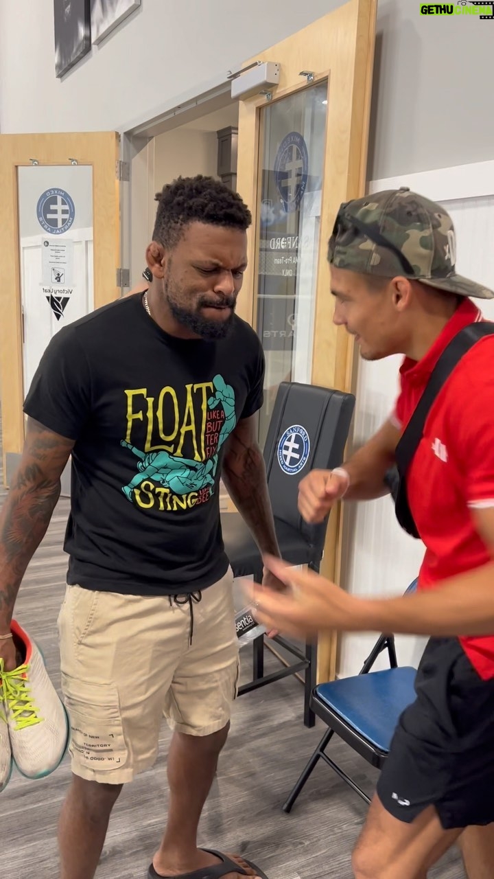 Adam Borics Instagram - 👋 Bodyshot Challenge, Still Laughing on this video 🤣 #funny #funnyvideos #smash #fighters #florida #bodyshot #ufc #bellator #mma Florida