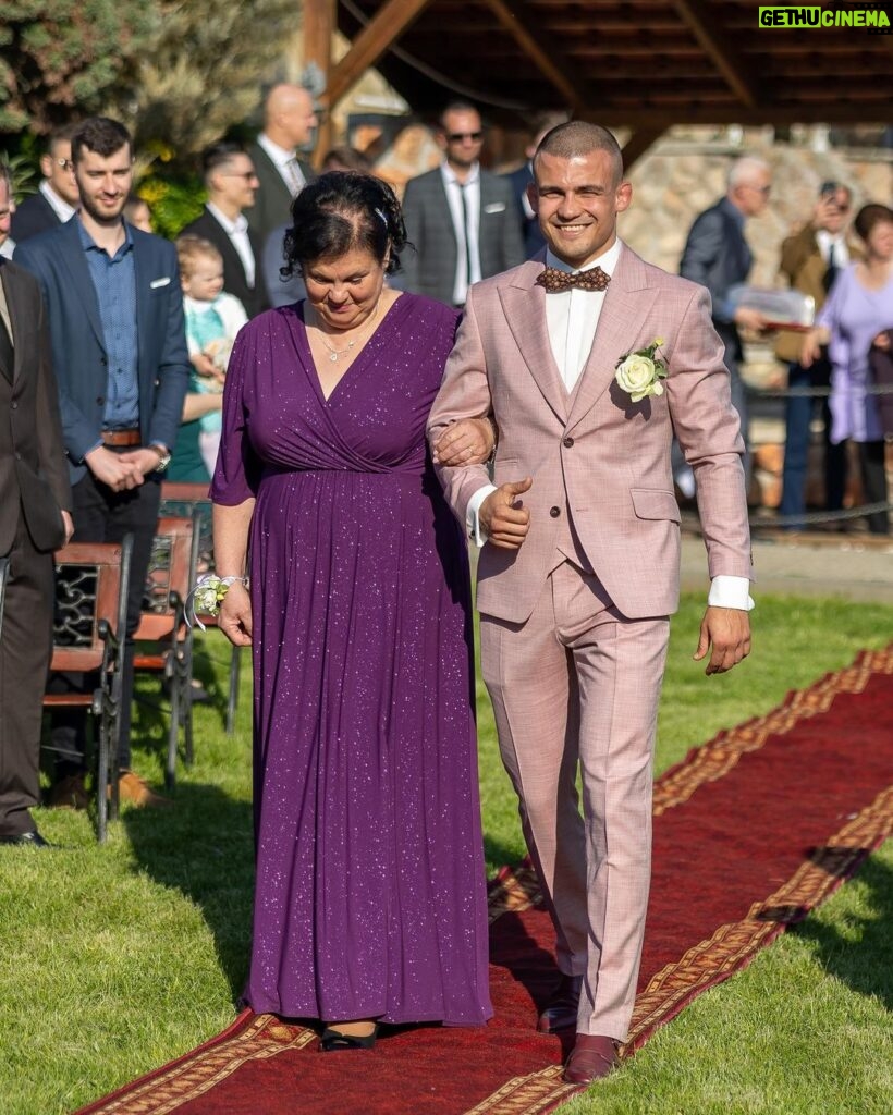 Adam Borics Instagram - 🇺🇸 Wedding 🇭🇺 Esküvő 👔 @ric_suit 📸 @dobrovszkiphoto #wedding Eger, Hungary