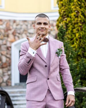 Adam Borics Instagram - 🇺🇸 Wedding
🇭🇺 Esküvő
👔 @ric_suit 
📸 @dobrovszkiphoto 
#wedding