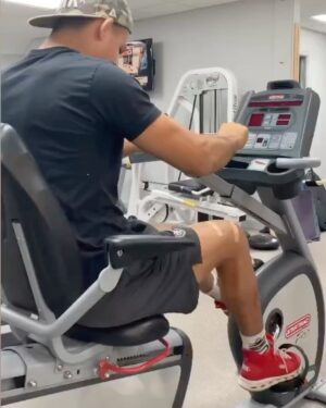 Adam Borics Instagram - 🇺🇸 7 months ago I lost my first World Title Fight.  This was the roughest preflight  camp I had. A lot of things happened that people didn’t know.  Later I had the first surgery of my life. It’s been a tough time for me, after 12-14 sessions / week, I couldn’t train at all. I’ve never been in this kind of situation before, but I was sure of one thing, I wanted to get back training as soon as possible. I’ve been working so hard to get healthy again, doing rehab everyday sometimes at times two times a day and using different therapies to recovery faster. I am almost there, I started with boxing, drilling, Today I kicked for the first time after 6.5 months. I’m still not 100% but we are almost there.  I can’t wait to get back and get that belt! I’m hungrier than ever. The Kid 3.0 is coming! Second part of my carrier is ahead of me! Thank you for @drgelb he did an amazing job🙏
🇭🇺 Hét hónappal ezelőtt elveszítettem életem első Világbajnoki Címmérkőzését, Az ezt megelőző felkészülésem volt életem legrögösebb edzőtábora, sok dolog történt amiről az emberek nem tudnak. Később Megtörtént életem első műtétje. Kemény időszak volt számomra hiszen heti 12-14 edzés után nullára csökkent az edzések száma. Soha nem voltam ezelőtt ilyen szituációban De egy dologban biztos voltam Minél hamarabb vissza akarok térni edzésbe. Nagyon keményen dolgoztam hogy újra egészséges legyek. Mindent beleadtam a gyógytornába, néha  napi kétszer is tornáztam. Mindenféle regenerációs eszközt használtam hogy a gyógyulásomat felgyorsítsam. Már majdnem ott vagyok ahol lenni szeretnék, elkezdtem boxolni, birkozni és ma hat és fél hónap után újra rúghattam. 😍 Továbbra sem vagyok még 100% de már tényleg nem sok kell. Alig várom, hogy visszatérhessek, megszerezzem azt a bizonyos övet. Éhesebb vagyok, mint valaha. The Kid 3.0 érkezik!