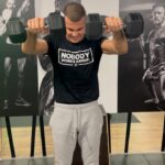 Adam Borics Instagram - 🇺🇸 7 months ago I lost my first World Title Fight. This was the roughest preflight camp I had. A lot of things happened that people didn’t know. Later I had the first surgery of my life. It’s been a tough time for me, after 12-14 sessions / week, I couldn’t train at all. I’ve never been in this kind of situation before, but I was sure of one thing, I wanted to get back training as soon as possible. I’ve been working so hard to get healthy again, doing rehab everyday sometimes at times two times a day and using different therapies to recovery faster. I am almost there, I started with boxing, drilling, Today I kicked for the first time after 6.5 months. I’m still not 100% but we are almost there. I can’t wait to get back and get that belt! I’m hungrier than ever. The Kid 3.0 is coming! Second part of my carrier is ahead of me! Thank you for @drgelb he did an amazing job🙏 🇭🇺 Hét hónappal ezelőtt elveszítettem életem első Világbajnoki Címmérkőzését, Az ezt megelőző felkészülésem volt életem legrögösebb edzőtábora, sok dolog történt amiről az emberek nem tudnak. Később Megtörtént életem első műtétje. Kemény időszak volt számomra hiszen heti 12-14 edzés után nullára csökkent az edzések száma. Soha nem voltam ezelőtt ilyen szituációban De egy dologban biztos voltam Minél hamarabb vissza akarok térni edzésbe. Nagyon keményen dolgoztam hogy újra egészséges legyek. Mindent beleadtam a gyógytornába, néha napi kétszer is tornáztam. Mindenféle regenerációs eszközt használtam hogy a gyógyulásomat felgyorsítsam. Már majdnem ott vagyok ahol lenni szeretnék, elkezdtem boxolni, birkozni és ma hat és fél hónap után újra rúghattam. 😍 Továbbra sem vagyok még 100% de már tényleg nem sok kell. Alig várom, hogy visszatérhessek, megszerezzem azt a bizonyos övet. Éhesebb vagyok, mint valaha. The Kid 3.0 érkezik!