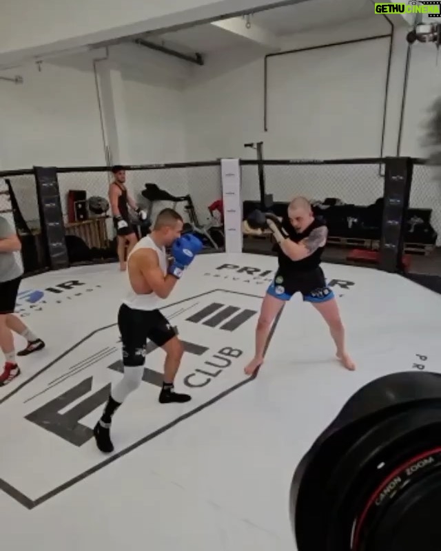Adam Borics - 4.2K Likes - 🇺🇸 7 months ago I lost my first World Title Fight. This was the roughest preflight camp I had. A lot of things happened that people didn’t know. Later I had the first surgery of my life. It’s been a tough time for me, after 12-14 sessions / week, I couldn’t train at all. I’ve never been in this kind of situation before, but I was sure of one thing, I wanted to get back training as soon as possible. I’ve been working so hard to get healthy again, doing rehab everyday sometimes at times two times a day and using different therapies to recovery faster. I am almost there, I started with boxing, drilling, Today I kicked for the first time after 6.5 months. I’m still not 100% but we are almost there. I can’t wait to get back and get that belt! I’m hungrier than ever. The Kid 3.0 is coming! Second part of my carrier is ahead of me! Thank you for @drgelb he did an amazing job🙏
🇭🇺 Hét hónappal ezelőtt elveszítettem életem első Világbajnoki Címmérkőzését, Az ezt megelőző felkészülésem volt életem legrögösebb edzőtábora, sok dolog történt amiről az emberek nem tudnak. Később Megtörtént életem első műtétje. Kemény időszak volt számomra hiszen heti 12-14 edzés után nullára csökkent az edzések száma. Soha nem voltam ezelőtt ilyen szituációban De egy dologban biztos voltam Minél hamarabb vissza akarok térni edzésbe. Nagyon keményen dolgoztam hogy újra egészséges legyek. Mindent beleadtam a gyógytornába, néha napi kétszer is tornáztam. Mindenféle regenerációs eszközt használtam hogy a gyógyulásomat felgyorsítsam. Már majdnem ott vagyok ahol lenni szeretnék, elkezdtem boxolni, birkozni és ma hat és fél hónap után újra rúghattam. 😍 Továbbra sem vagyok még 100% de már tényleg nem sok kell. Alig várom, hogy visszatérhessek, megszerezzem azt a bizonyos övet. Éhesebb vagyok, mint valaha. The Kid 3.0 érkezik!