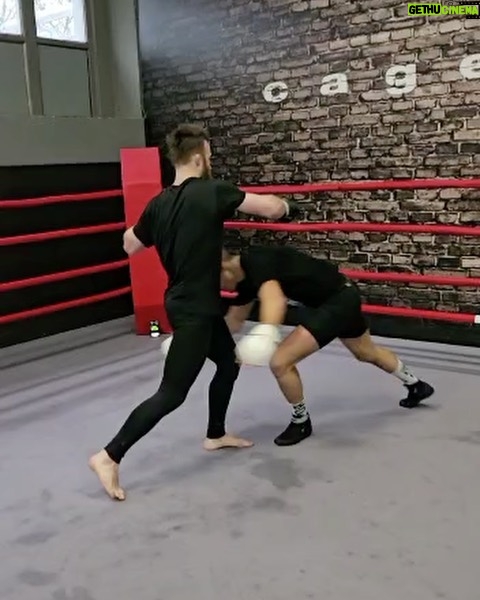 Adam Borics - 4.2K Likes - 🇺🇸 7 months ago I lost my first World Title Fight. This was the roughest preflight camp I had. A lot of things happened that people didn’t know. Later I had the first surgery of my life. It’s been a tough time for me, after 12-14 sessions / week, I couldn’t train at all. I’ve never been in this kind of situation before, but I was sure of one thing, I wanted to get back training as soon as possible. I’ve been working so hard to get healthy again, doing rehab everyday sometimes at times two times a day and using different therapies to recovery faster. I am almost there, I started with boxing, drilling, Today I kicked for the first time after 6.5 months. I’m still not 100% but we are almost there. I can’t wait to get back and get that belt! I’m hungrier than ever. The Kid 3.0 is coming! Second part of my carrier is ahead of me! Thank you for @drgelb he did an amazing job🙏
🇭🇺 Hét hónappal ezelőtt elveszítettem életem első Világbajnoki Címmérkőzését, Az ezt megelőző felkészülésem volt életem legrögösebb edzőtábora, sok dolog történt amiről az emberek nem tudnak. Később Megtörtént életem első műtétje. Kemény időszak volt számomra hiszen heti 12-14 edzés után nullára csökkent az edzések száma. Soha nem voltam ezelőtt ilyen szituációban De egy dologban biztos voltam Minél hamarabb vissza akarok térni edzésbe. Nagyon keményen dolgoztam hogy újra egészséges legyek. Mindent beleadtam a gyógytornába, néha napi kétszer is tornáztam. Mindenféle regenerációs eszközt használtam hogy a gyógyulásomat felgyorsítsam. Már majdnem ott vagyok ahol lenni szeretnék, elkezdtem boxolni, birkozni és ma hat és fél hónap után újra rúghattam. 😍 Továbbra sem vagyok még 100% de már tényleg nem sok kell. Alig várom, hogy visszatérhessek, megszerezzem azt a bizonyos övet. Éhesebb vagyok, mint valaha. The Kid 3.0 érkezik!