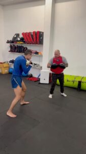 Adam Borics Instagram - 🇺🇸 7 months ago I lost my first World Title Fight. This was the roughest preflight camp I had. A lot of things happened that people didn’t know. Later I had the first surgery of my life. It’s been a tough time for me, after 12-14 sessions / week, I couldn’t train at all. I’ve never been in this kind of situation before, but I was sure of one thing, I wanted to get back training as soon as possible. I’ve been working so hard to get healthy again, doing rehab everyday sometimes at times two times a day and using different therapies to recovery faster. I am almost there, I started with boxing, drilling, Today I kicked for the first time after 6.5 months. I’m still not 100% but we are almost there. I can’t wait to get back and get that belt! I’m hungrier than ever. The Kid 3.0 is coming! Second part of my carrier is ahead of me! Thank you for @drgelb he did an amazing job🙏 🇭🇺 Hét hónappal ezelőtt elveszítettem életem első Világbajnoki Címmérkőzését, Az ezt megelőző felkészülésem volt életem legrögösebb edzőtábora, sok dolog történt amiről az emberek nem tudnak. Később Megtörtént életem első műtétje. Kemény időszak volt számomra hiszen heti 12-14 edzés után nullára csökkent az edzések száma. Soha nem voltam ezelőtt ilyen szituációban De egy dologban biztos voltam Minél hamarabb vissza akarok térni edzésbe. Nagyon keményen dolgoztam hogy újra egészséges legyek. Mindent beleadtam a gyógytornába, néha napi kétszer is tornáztam. Mindenféle regenerációs eszközt használtam hogy a gyógyulásomat felgyorsítsam. Már majdnem ott vagyok ahol lenni szeretnék, elkezdtem boxolni, birkozni és ma hat és fél hónap után újra rúghattam. 😍 Továbbra sem vagyok még 100% de már tényleg nem sok kell. Alig várom, hogy visszatérhessek, megszerezzem azt a bizonyos övet. Éhesebb vagyok, mint valaha. The Kid 3.0 érkezik!
