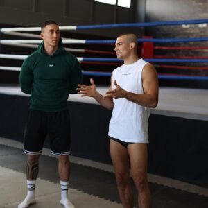 Adam Borics Instagram - 🇭🇺 A mai napon, Myprotein csapattalálkozónk volt, ahol felkérést kaptam arra, hogy egy kis ízelítőt adjak a többi sportoló számára az MMA-ból. Egy rövid kis 45 perces edzést tartottam nekik, amibe próbáltam egy kis játékosságot is belevinni. Pici földharc pici birkózás és egy pici ökölvívás. 

Én nagyon jól éreztem magam, szerintem jó sokat nevetett mindenki jó hangulatban telt ez a kis összejövetel. Ne feledjétek el szét nézni a weboldaon hisz bomba akciók vannak, link storyban vagy a bioban.
🇺🇸 Myprotein Team Hungary. It was a pleasure to introduce my lovely sport for them. Wrestling,bjj, striking, and some fun. 😅