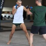 Adam Borics Instagram - 🇭🇺 A mai napon, Myprotein csapattalálkozónk volt, ahol felkérést kaptam arra, hogy egy kis ízelítőt adjak a többi sportoló számára az MMA-ból. Egy rövid kis 45 perces edzést tartottam nekik, amibe próbáltam egy kis játékosságot is belevinni. Pici földharc pici birkózás és egy pici ökölvívás. Én nagyon jól éreztem magam, szerintem jó sokat nevetett mindenki jó hangulatban telt ez a kis összejövetel. Ne feledjétek el szét nézni a weboldaon hisz bomba akciók vannak, link storyban vagy a bioban. 🇺🇸 Myprotein Team Hungary. It was a pleasure to introduce my lovely sport for them. Wrestling,bjj, striking, and some fun. 😅