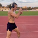 Adam Borics Instagram – 🇺🇸 Discipline Is The Key☝️
🇭🇺 Ma 800 métereket futottam. Eleve egy nagyon kellemetlen táv, de a legrosszabb az volt, hogy egyedül kell ezeket csinálnom. Sokkal könnyebb ha van egy társad, de tudom, hogy mentálisan erősít, amikor 190 a pulzusod nem lát senki legszívesebben megállnál, de nem teszed! Ez egy igazi mentál game mint a harc! 
Érkezik a második felvonás☝️ #thecomeback #discipline #motivation #myprotein Eger, Hungary