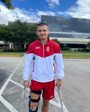 Adam Borics Instagram - 🇺🇸 1 year ago today, I Lost my first world title fight in my life. The last 12 months wasn’t easy at all, but finally I’m healthy. Soon going back to 🇺🇸 I’m super excited to get back on track. The Kid 3.0 is coming! The Story Continues ☝️
🇭🇺 Ma egy éve volt az első világbajnoki címmérkőzésem, amit elvesztettem. Ez az utolsó 12 hónap egyáltalán nem volt könnyű…, de végre egészséges vagyok, hamarosan visszatérek az Usába, hogy folytassam az utam. A Kölyök 3.0 Érkezik☝️ A Sztori folytatódik😉 bármennyire is a sok “jóakaró” már megmondta, hogy vége van 🙃