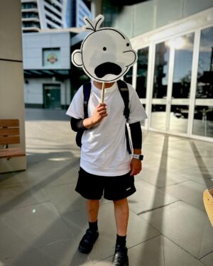 Adam Liaw Instagram - Another dominant Liaw family book week performance if we do say so ourselves. My wife literally hand-stitched a whole ホゲちゃん stuffed toy from felt!