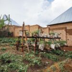 Adam Liaw Instagram – As one of the most densely populated countries in the world, and which is largely covered by mountains, and relying largely on subsistence farming, agricultural land in Burundi is scarce. 

This vertical vegetable garden is part of @UNICEFAustralia’s Createable project. It’s an absolutely incredible project that has exceed all of our expectations. 

Createable teaches schoolchildren practical skills like vertical multi-season farming, and how to build and operate highly efficient rocket stoves. 

The students here at Lycée Muruta in Burundi’s Muyinga Province learn about these projects, as well as things like fertiliser production and solar distillation. 

One thing that is clearly apparent to me on the ground here in Burundi is how systemic poverty is a multidimensional problem, and how the solutions we introduce to tackle multidimensional problems must be multidimensional themselves. 

Createable is a fabulous example of that. 

It’s not just about growing vegetables or reducing the need for firewood – it increases access to food, increases yields, decreases malnutrition, reduces the need to rent land, reduces household costs, generates income (through the sale of surplus vegetables), and keeps children in school longer by teaching practical rather than purely theoretical skills.
