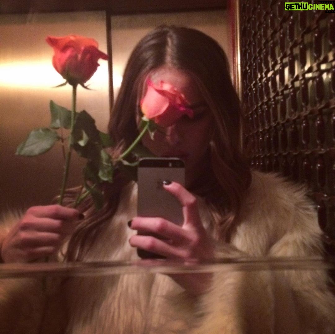 Addison Rae Instagram - new phone who dis Chateau Marmont