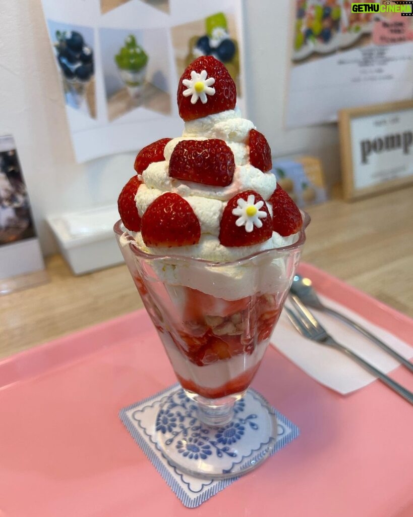 Addison Rae Instagram - all of the sweets please💗💝✨👅🪄🪩👛🍧🍰🍵🫶🏼🎀 Shinjuku Tokyo,Japan (日本东京，新宿）