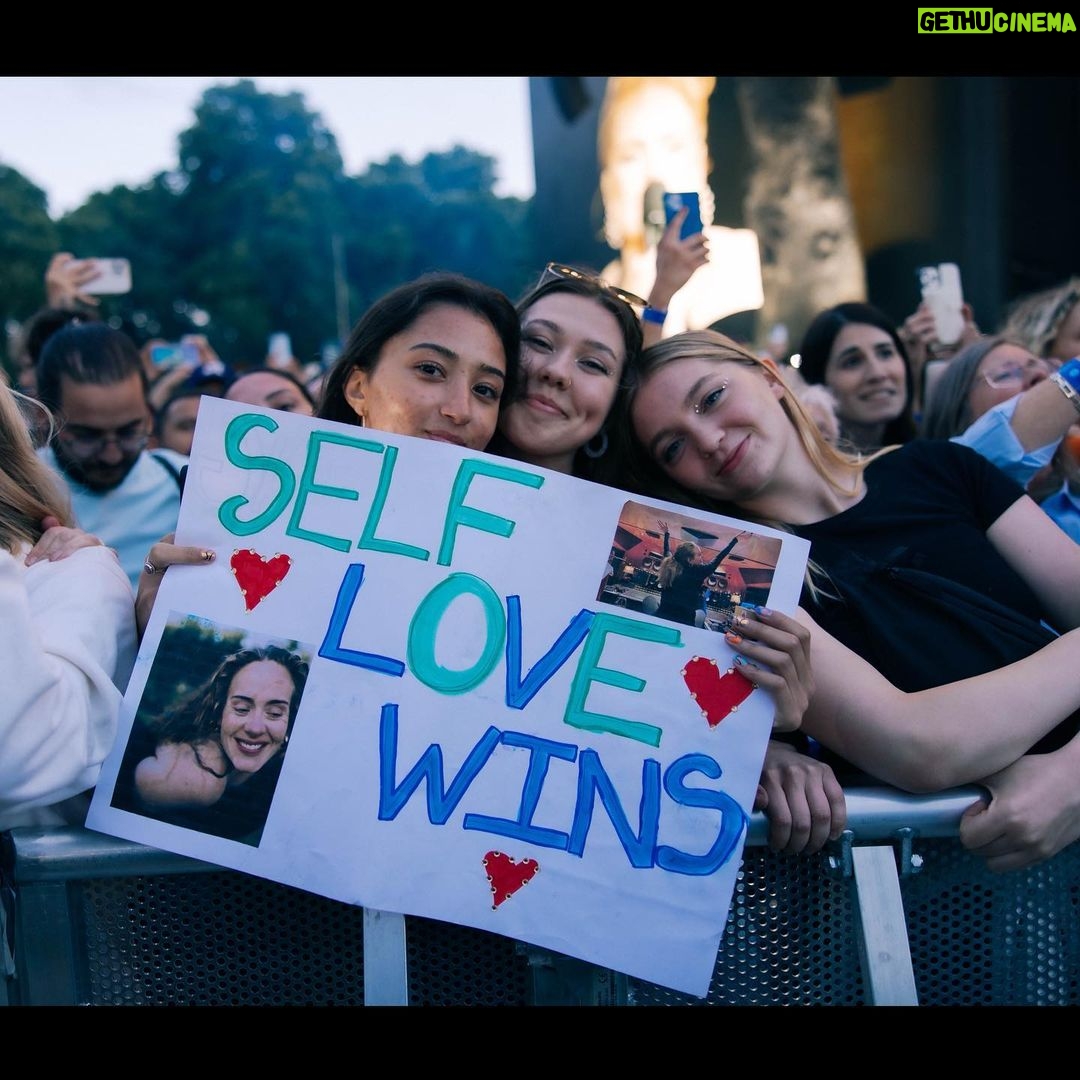 Adele Instagram - Hyde Park Night 1! What a crowd!! Thank you my loves, I can’t wait to do it all again tonight ♥️