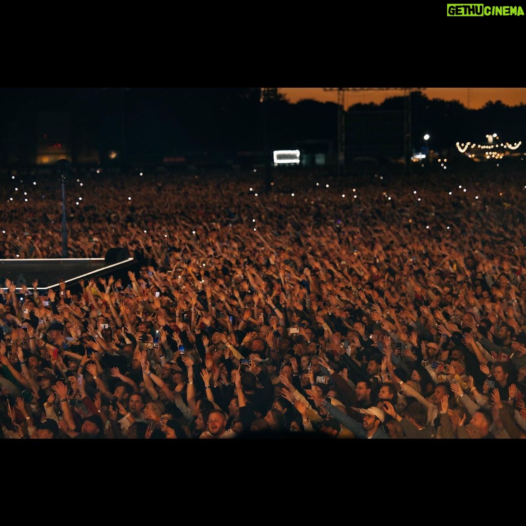 Adele Instagram - Hyde Park Night 1! What a crowd!! Thank you my loves, I can’t wait to do it all again tonight ♥️