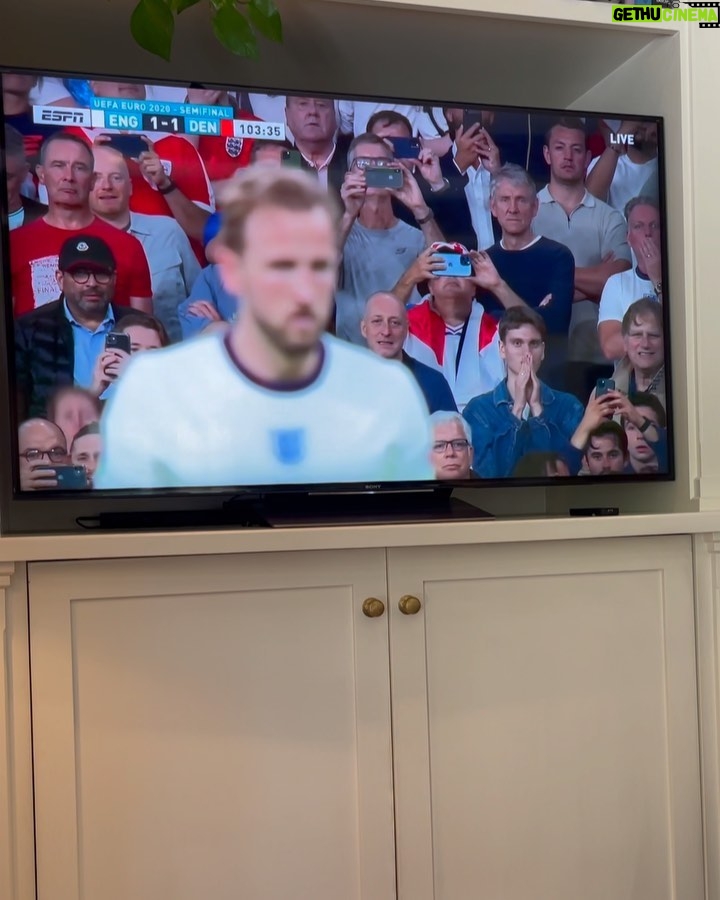 Adele Instagram - ITS BLOODY COMING HOME 🏴🏴🏴🏴🏴🏴🏴🏴🏴🏴