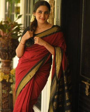 Aditi Ravi Instagram - Everything comes in time to those who can Wait.. 😊

💄 @shari_naressh_makeup 
📸 @aghoshvyshnavam_avm 
🥻 @kaithari_nesavu_sarees 

#saree #inatagram