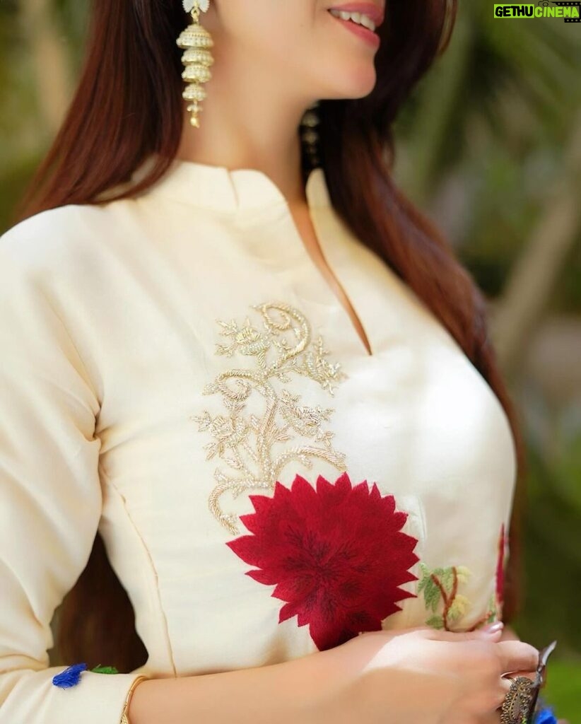 Aditi Vats Instagram - “Serenity Silk Symphony” Outfit Description: “Serenity Silk Symphony” is a our exquisite Pakistani-inspired ivory coord set from our “ The Mystic Mirage Collection “ featuring intricate handwork on the shimmering silk fabric. This ensemble exudes sophistication and elegance, making it the perfect choice for any special occasion. With its graceful design and impeccable craftsmanship, it’s a timeless outfit that will leave a lasting impression. Order Placement: For pricing and order placement , please reach us via DM or email at support@jvyal.com Available in sizes M,L,Xl,XXL #jvyal #jvyal #ethnic #ethnicwear #beautifuloutfit #dresstokill #beauty #outfitstocravefor #brand #thingstowear #loveindianwear #indianwear #indianwearlove❤️😍